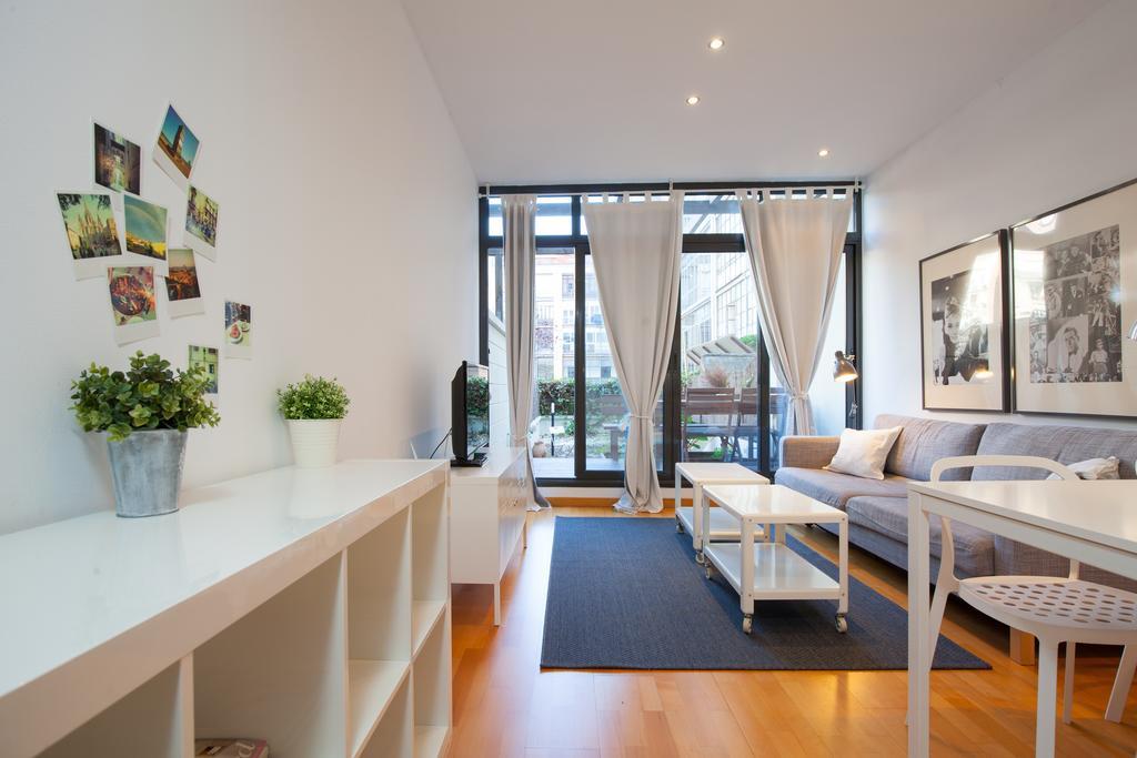 Flateli Urquinaona Apartment Barcelona Exterior photo
