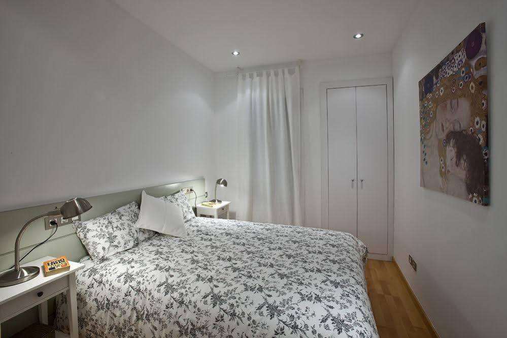 Flateli Urquinaona Apartment Barcelona Exterior photo